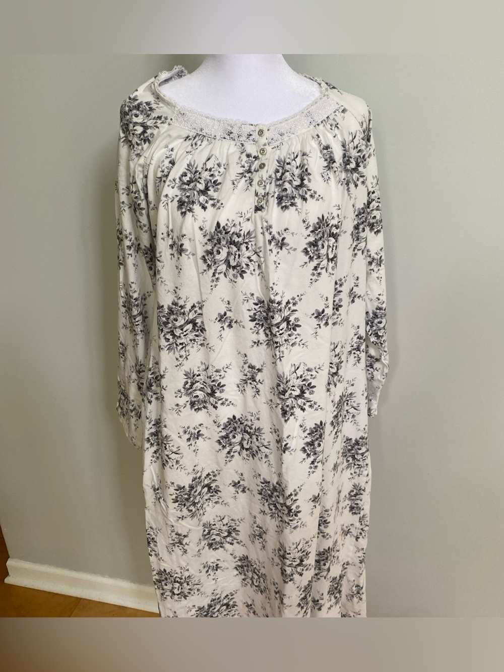 Carol Hochman long white & gray Floral Nightdress with Lace Trim Large